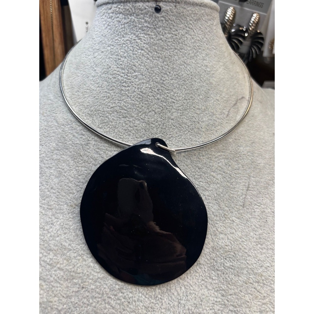 #6. High-Gloss Black Teardrop Choker Necklace
